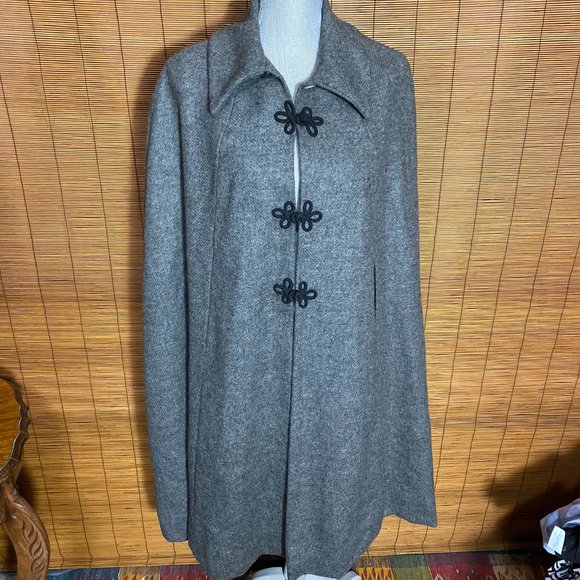 Jackets & Blazers - Beautiful Gray Fully Lined Cape with Frog Front Closures Size Medium